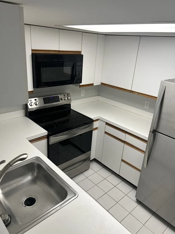2 bed, 2 bath apartment for rent at 975 Massachusetts Ave Unit 102, Arlington — photo 2 of 19