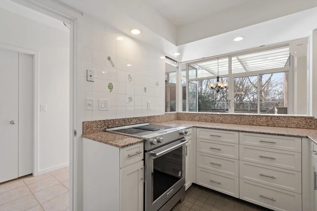 3 bed, 2 bath apartment for rent at 975 Memorial Dr Unit 204, West Cambridge — photo 13 of 36