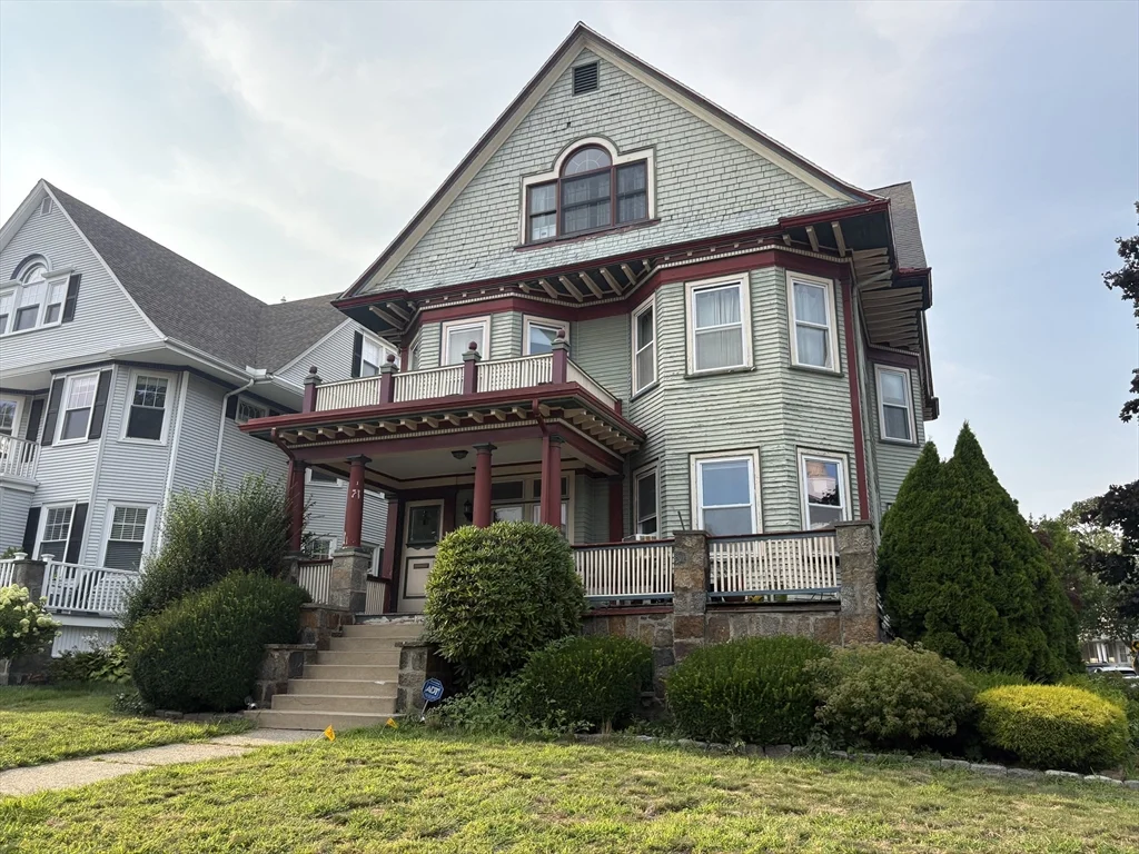 3 bed, 1 bath apartment for rent at 977 South St Unit 1, Roslindale