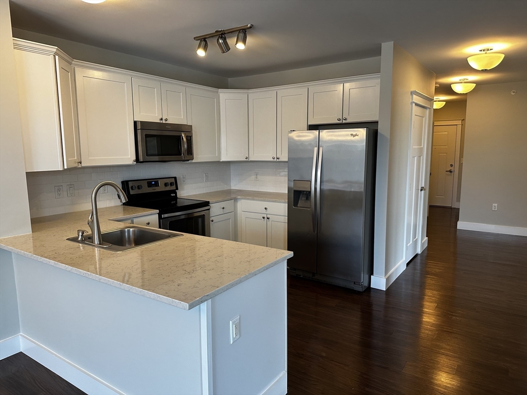 2 bed, 2 bath apartment for rent at 978 Worcester St Unit 407, Wellesley — photo 2 of 7