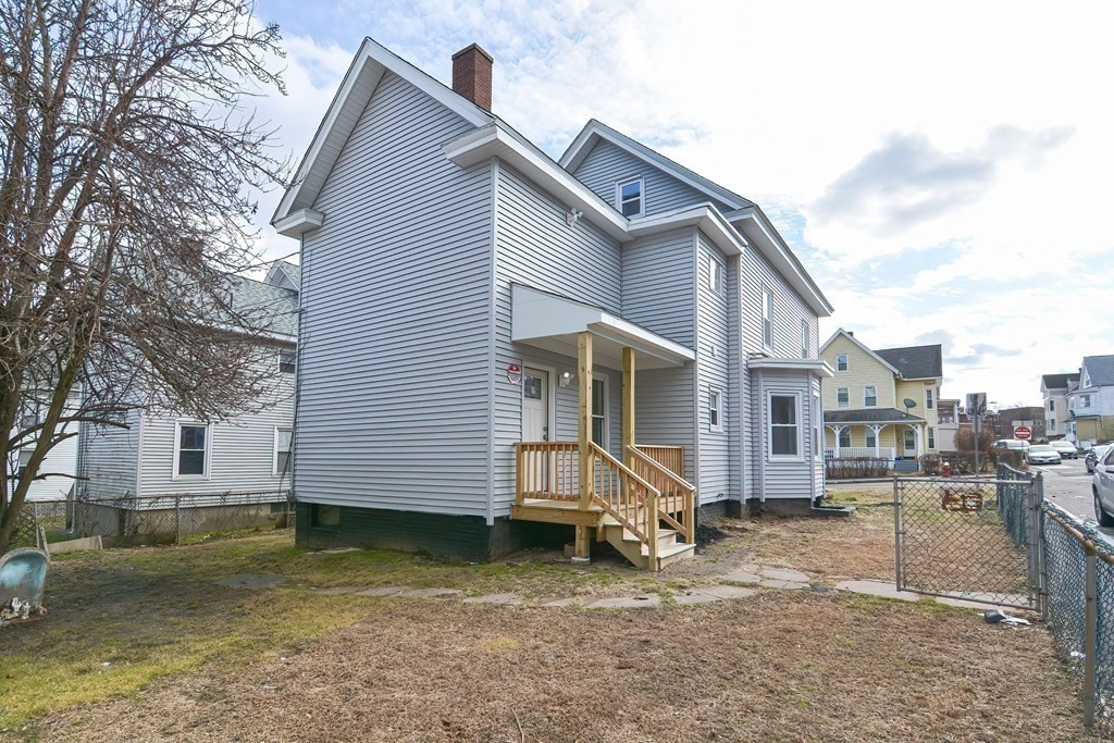 2 bed, 1 bath apartment for rent at 979 Dwight St Unit 1, Holyoke — photo 2 of 33