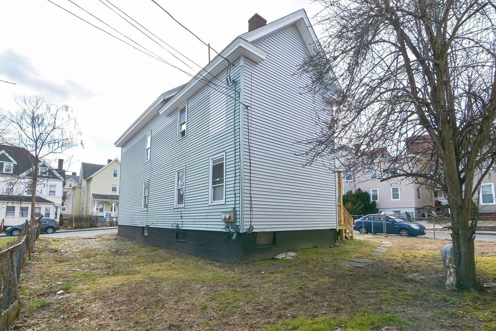 2 bed, 1 bath apartment for rent at 979 Dwight St Unit 1, Holyoke — photo 3 of 33