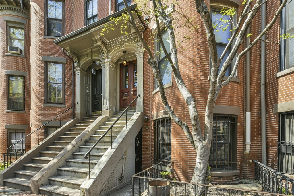 2 bed, 1 bath apartment for rent at 97A Appleton Unit A, South End