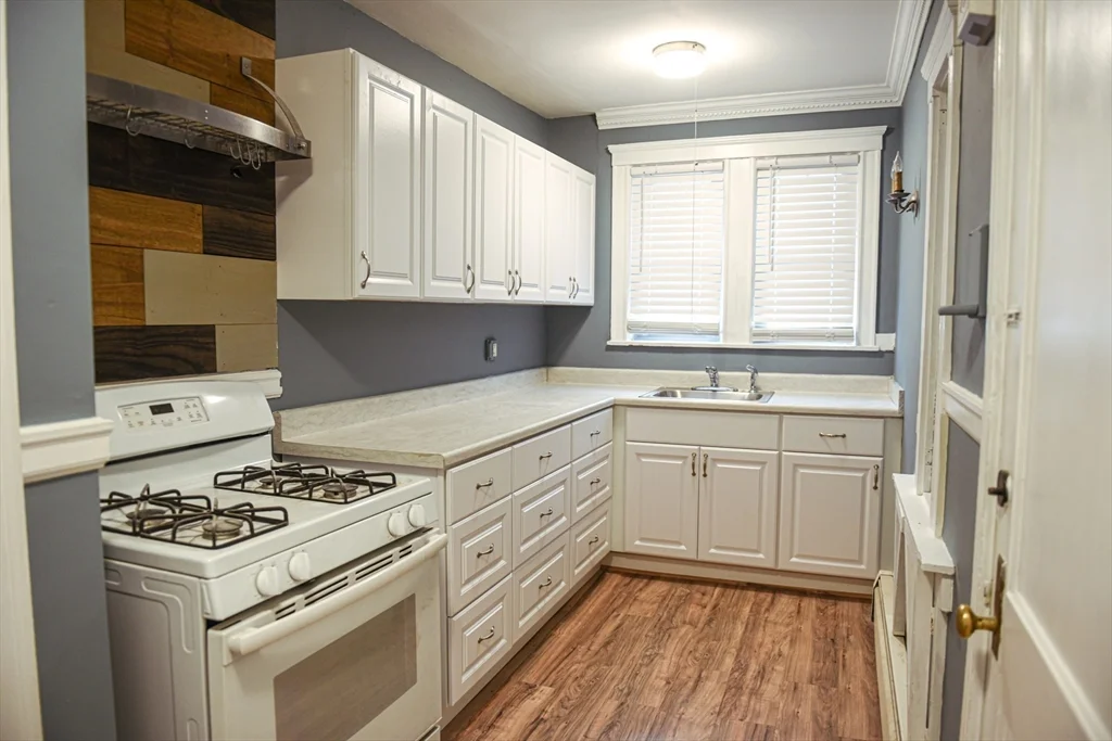 1 bed, 1 bath apartment for rent at 98 1/2 Main St Unit E, Andover — photo 10 of 13