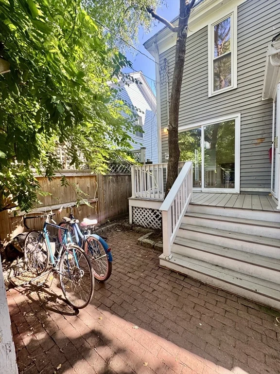 3 bed, 1 bath apartment for rent at 98.5 Foster Unit 98.5, West Cambridge — photo 2 of 13