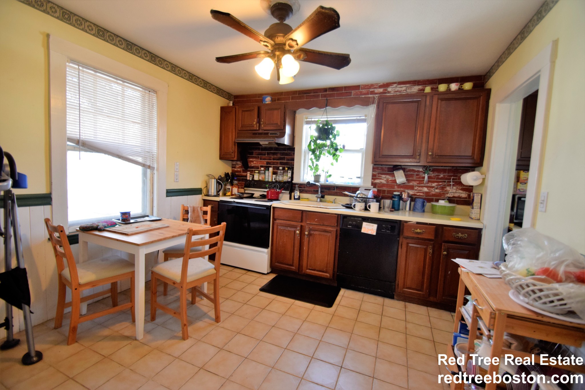 3 bed, 1 bath apartment for rent at 98 Beechcroft St Unit 1, Brighton — photo 3 of 17