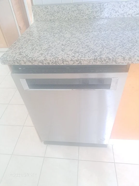3 bed, 1 bath apartment for rent at 98 Brookline St Unit 2, Webster Square — photo 4 of 39