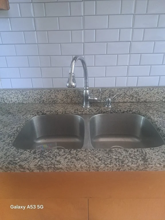3 bed, 1 bath apartment for rent at 98 Brookline St Unit 2, Webster Square — photo 6 of 39