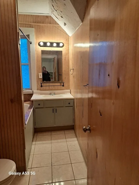3 bed, 1 bath apartment for rent at 98 Brookline St Unit 3, Webster Square — photo 3 of 34