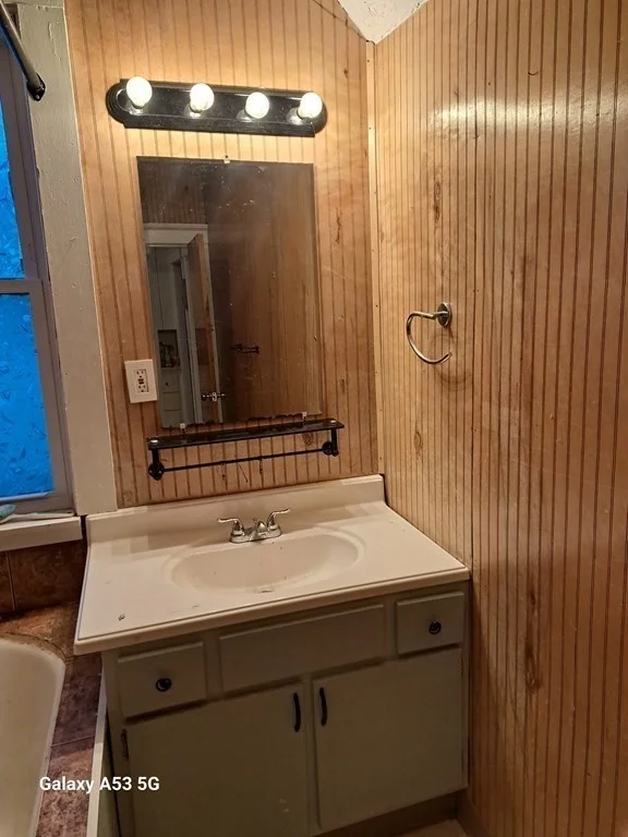 3 bed, 1 bath apartment for rent at 98 Brookline St Unit 3, Webster Square — photo 28 of 34