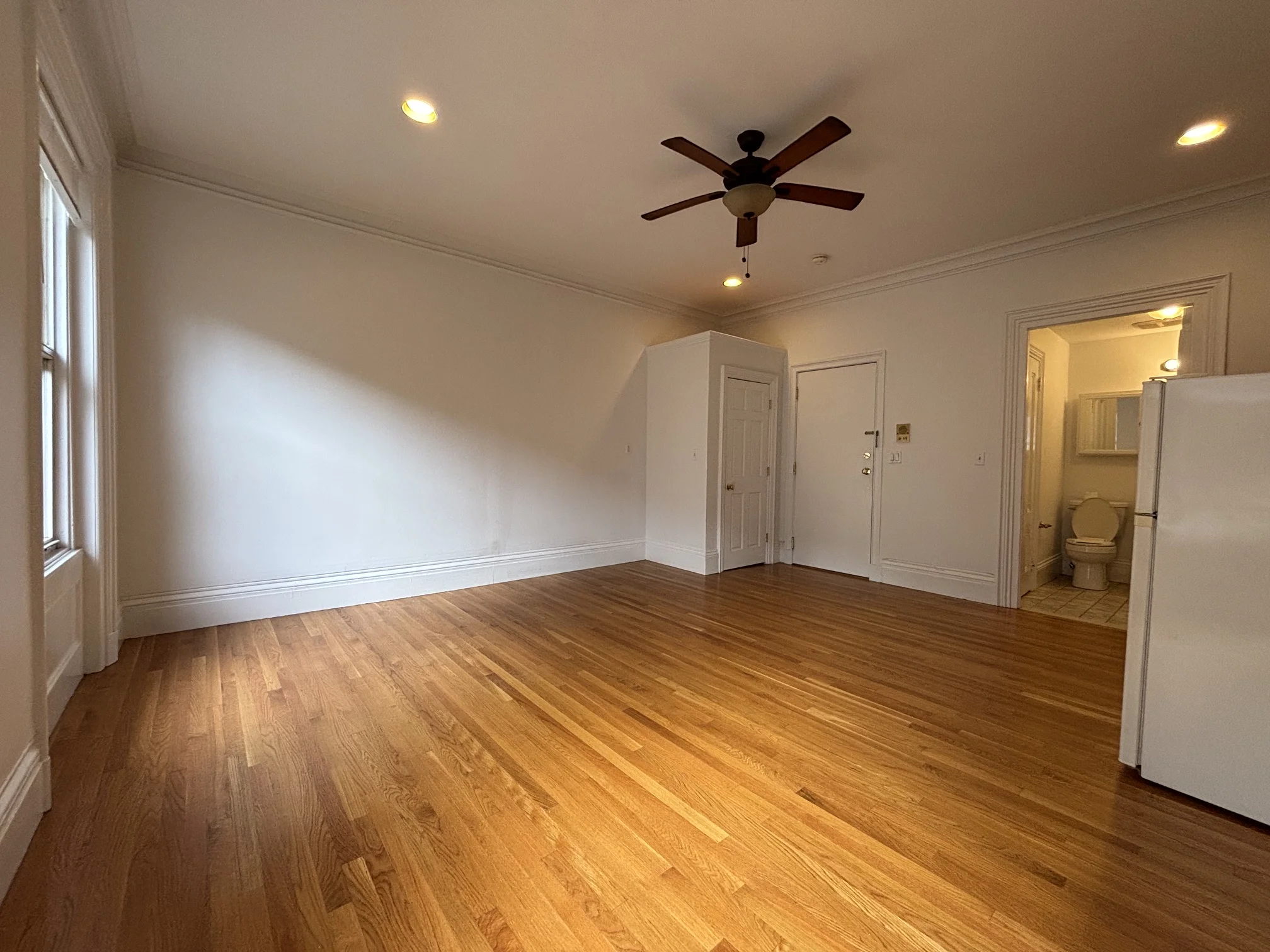 Studio bed, 1 bath apartment for rent at 98 Charles St Unit 1, Beacon Hill — photo 3 of 9