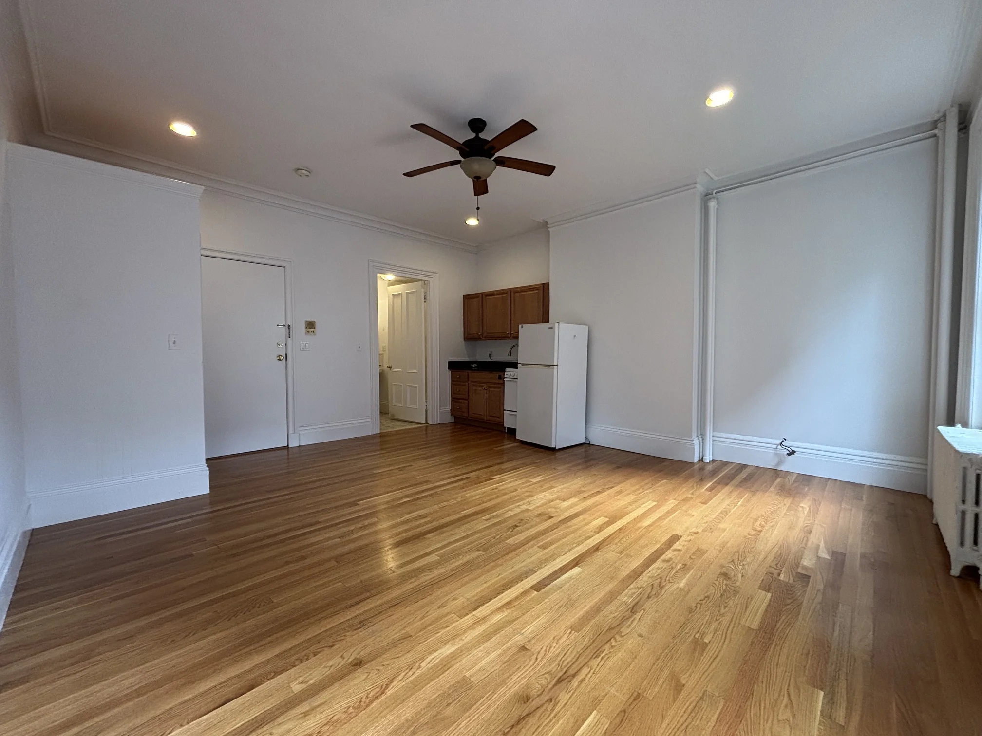 Studio bed, 1 bath apartment for rent at 98 Charles St Unit 1, Beacon Hill — photo 4 of 9