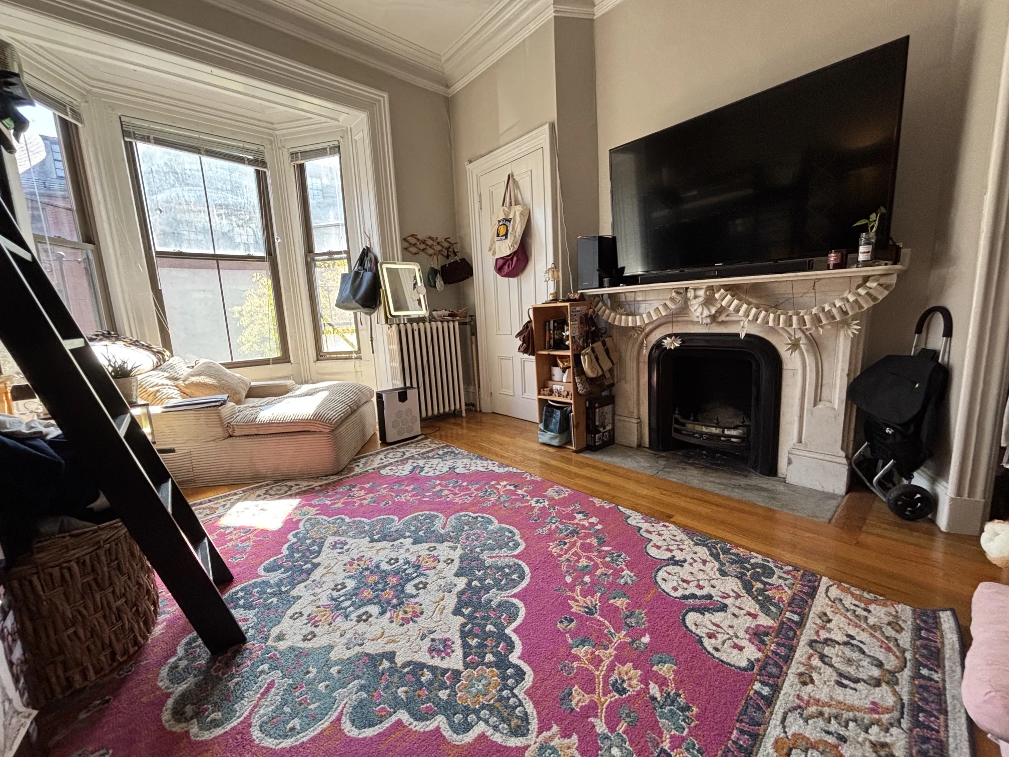 Studio bed, 1 bath apartment for rent at 98 Charles St Unit 2, Beacon Hill — photo 2 of 10