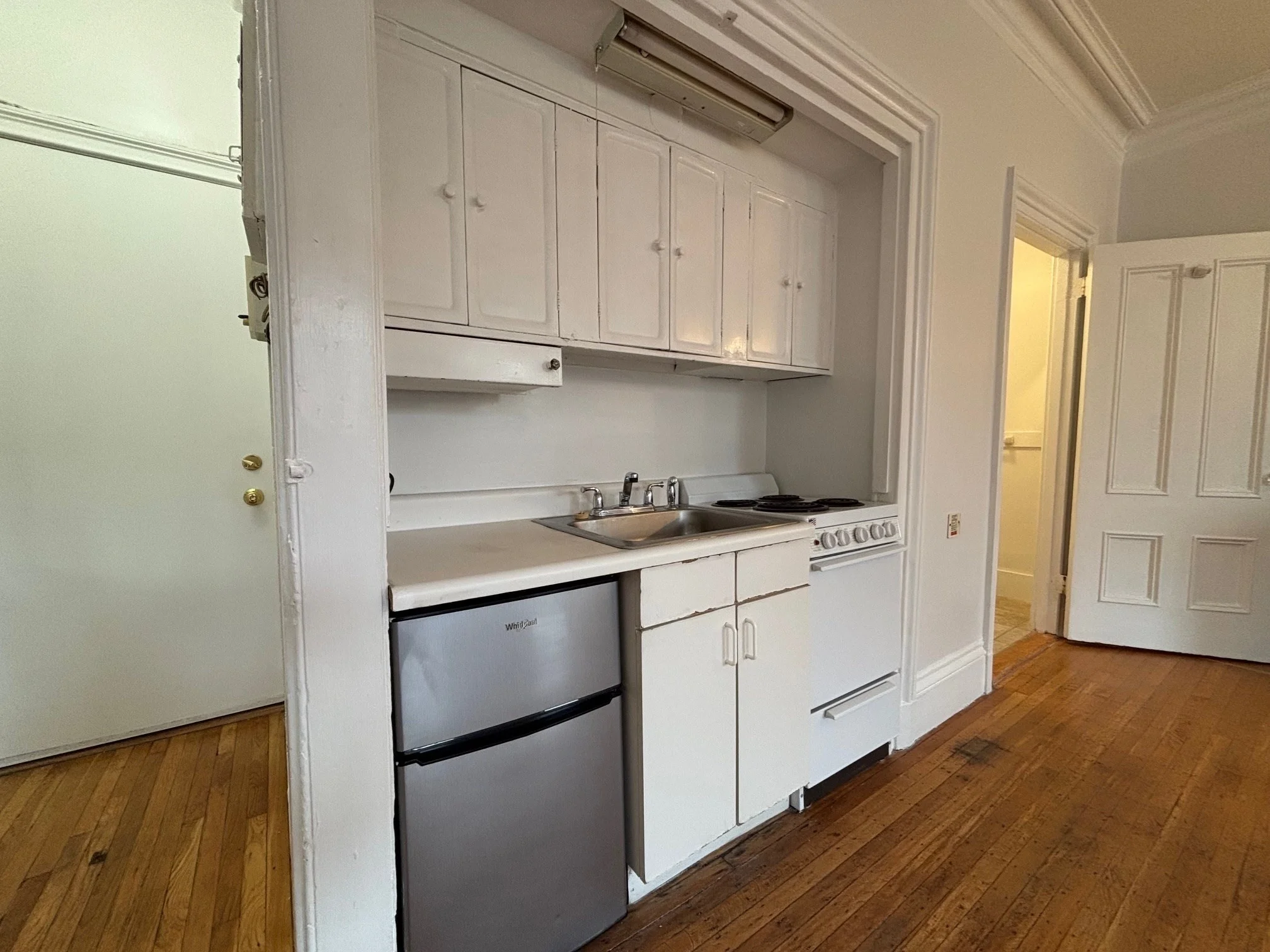 Studio bed, 1 bath apartment for rent at 98 Charles St Unit 8, Beacon Hill — photo 5 of 10