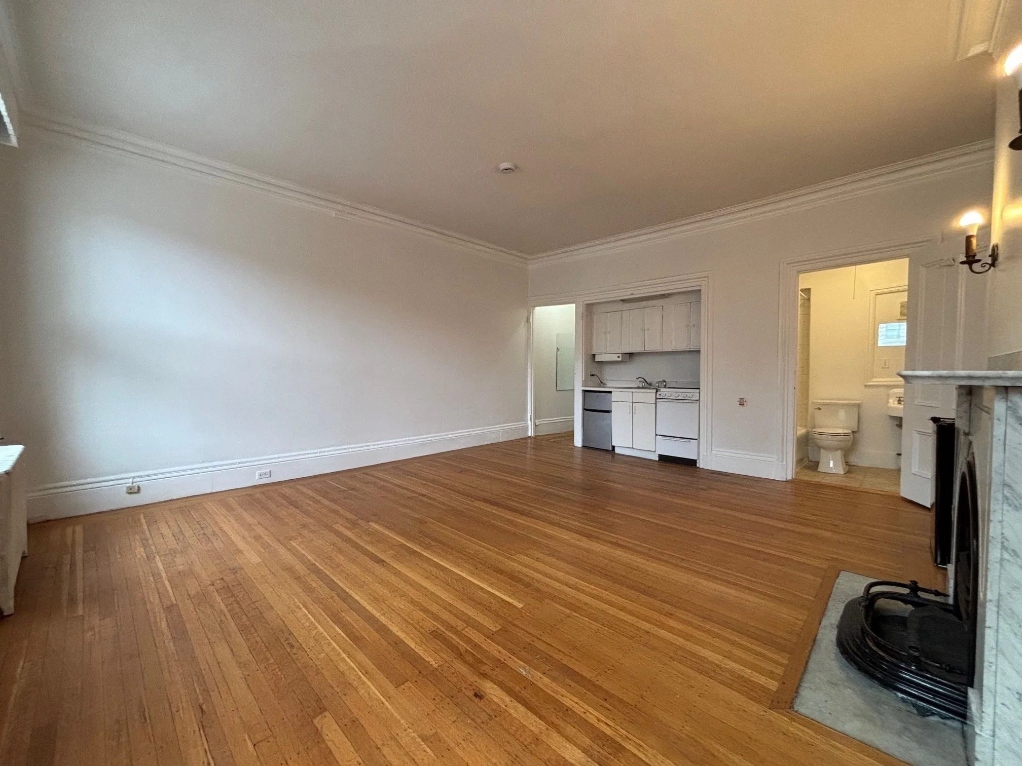 Studio bed, 1 bath apartment for rent at 98 Charles St Unit 8, Beacon Hill — photo 3 of 10