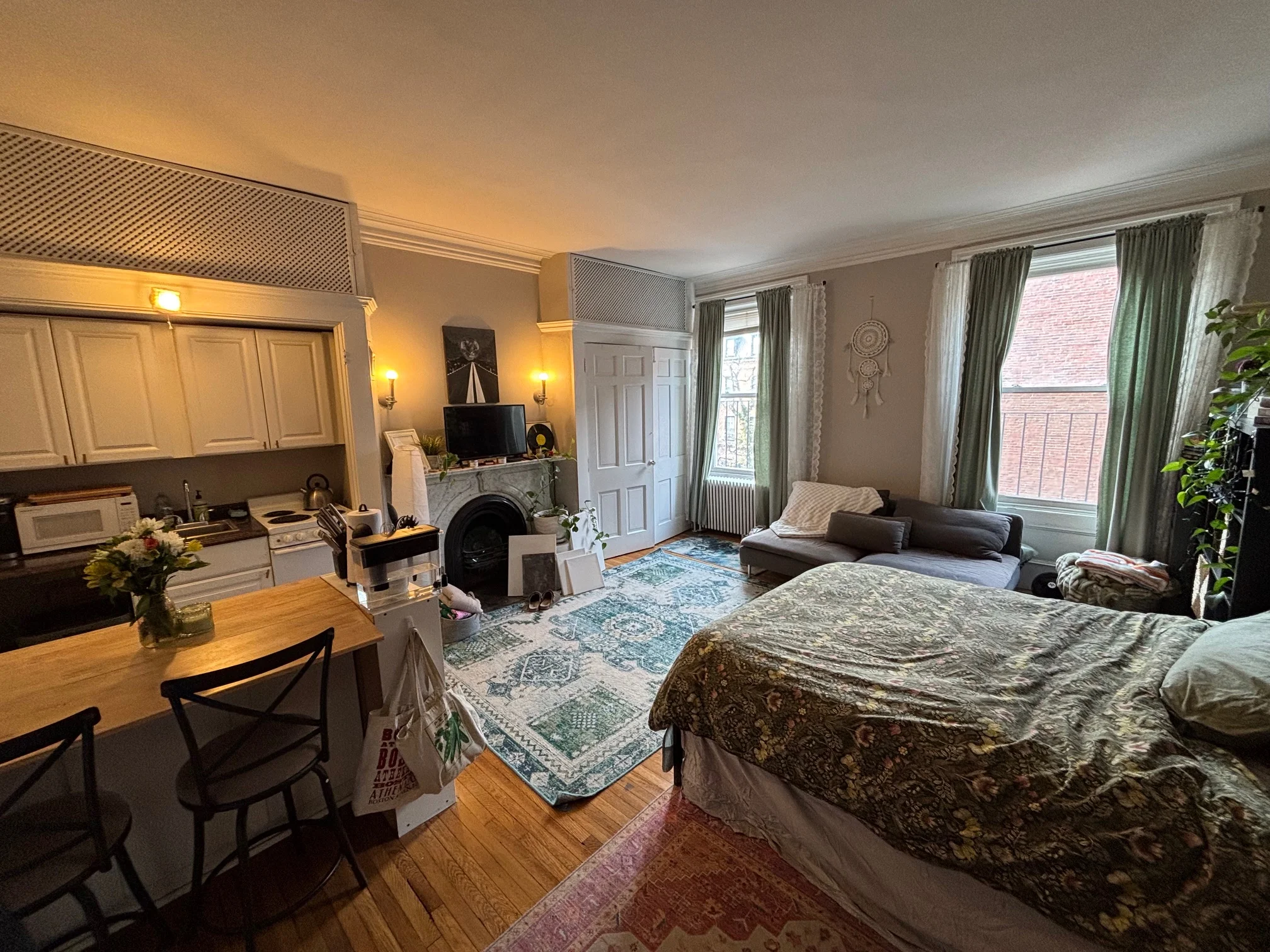 Studio bed, 1 bath apartment for rent at 98 Charles St Unit 9, Beacon Hill — photo 1 of 7