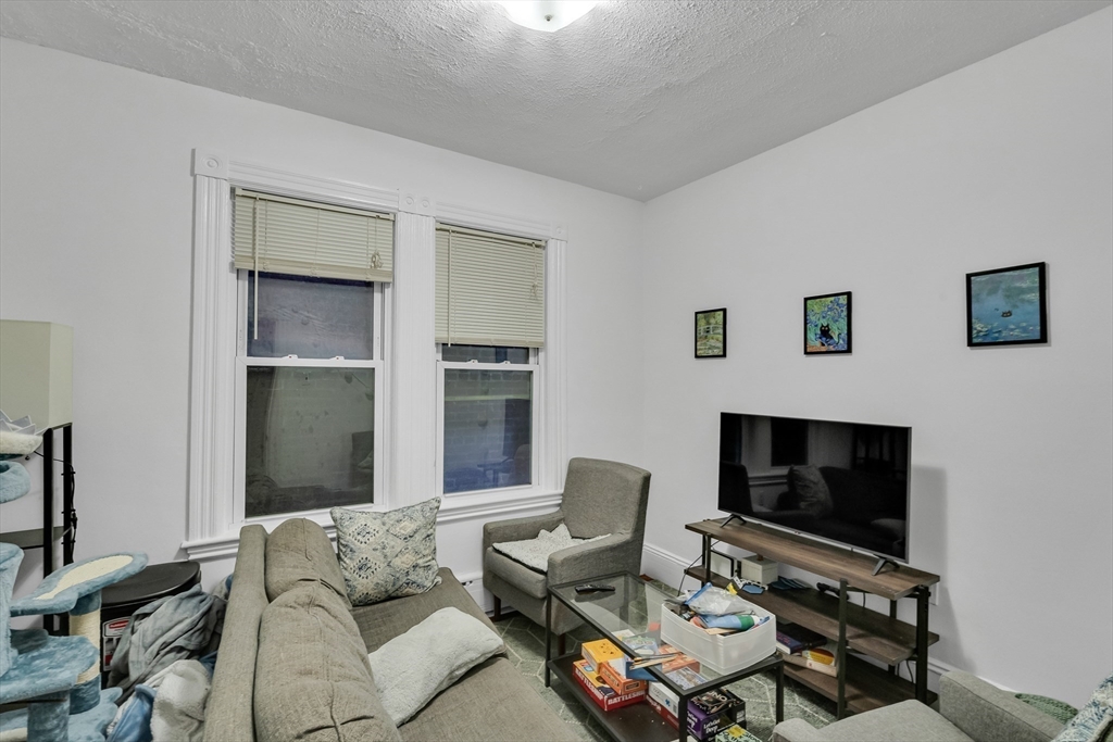 4 bed, 1 bath apartment for rent at 98 Cypress St Unit 1, Emerson Gardens — photo 5 of 12