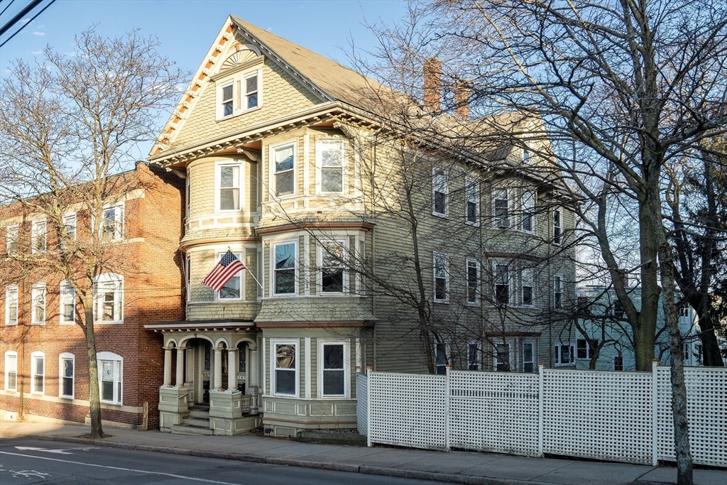 4 bed, 1 bath apartment for rent at 98 Cypress St Unit 1, Emerson Gardens — photo 11 of 12