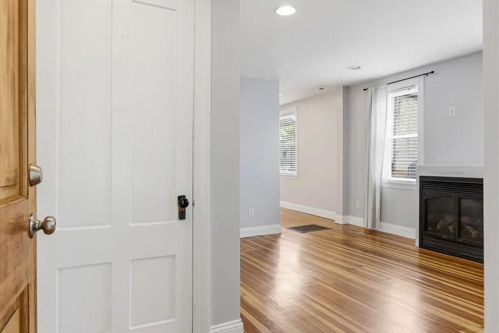 2 bed, 1 bath apartment for rent at 98 Grove St, Melrose — photo 4 of 30