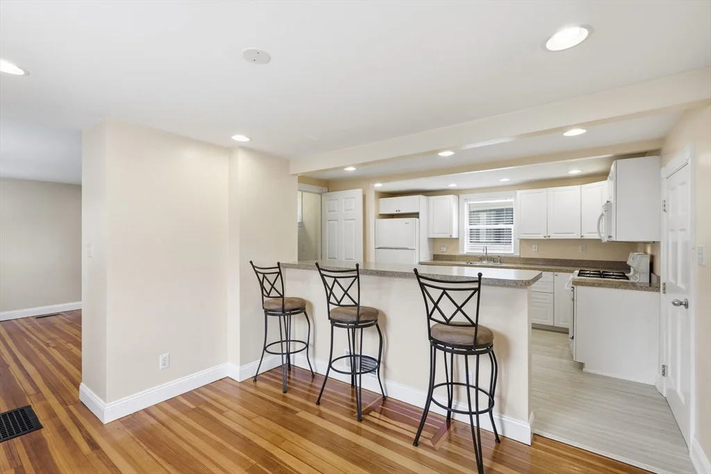 2 bed, 1 bath apartment for rent at 98 Grove St, Melrose — photo 9 of 30