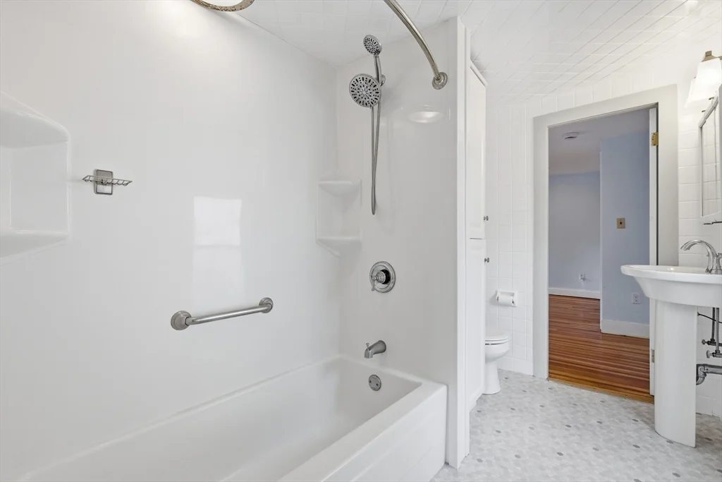 2 bed, 1 bath apartment for rent at 98 Grove St, Melrose — photo 25 of 30