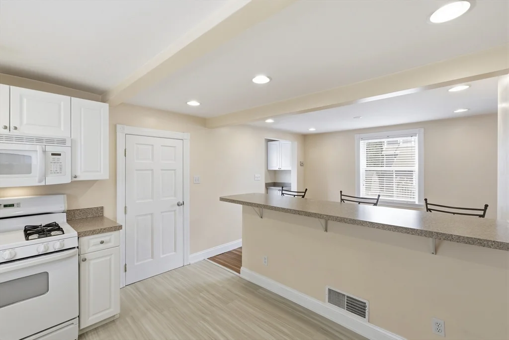 2 bed, 1 bath apartment for rent at 98 Grove St, Melrose — photo 11 of 30