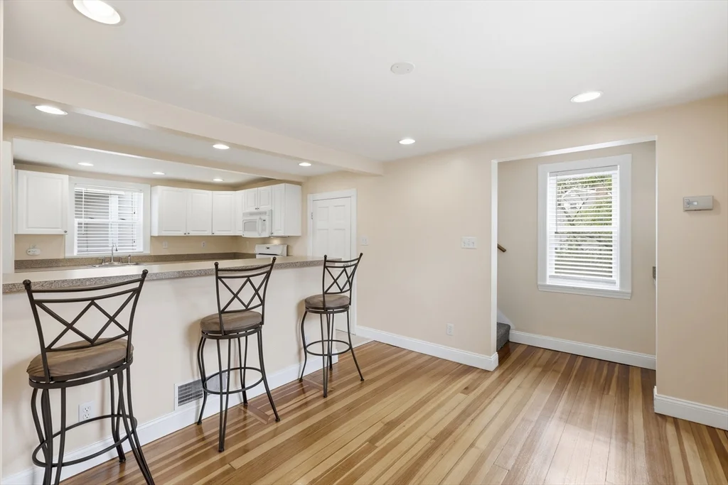 2 bed, 1 bath apartment for rent at 98 Grove St, Melrose — photo 7 of 30