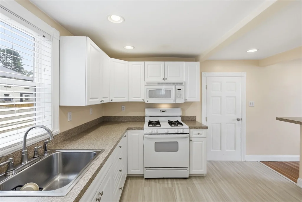 2 bed, 1 bath apartment for rent at 98 Grove St, Melrose — photo 12 of 30