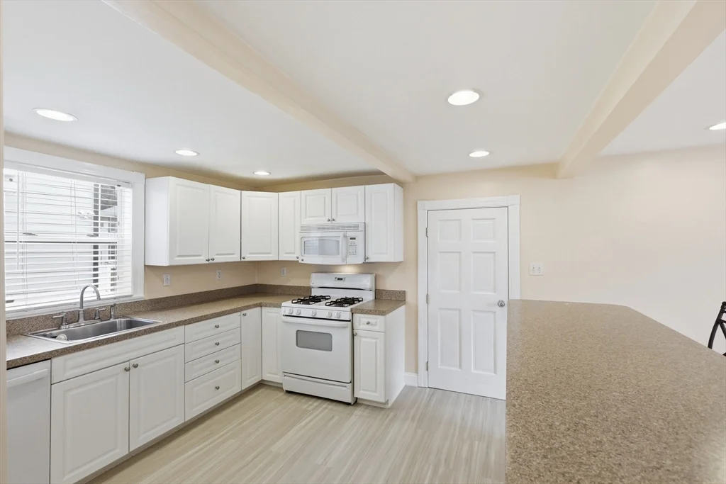 2 bed, 1 bath apartment for rent at 98 Grove St, Melrose — photo 13 of 30