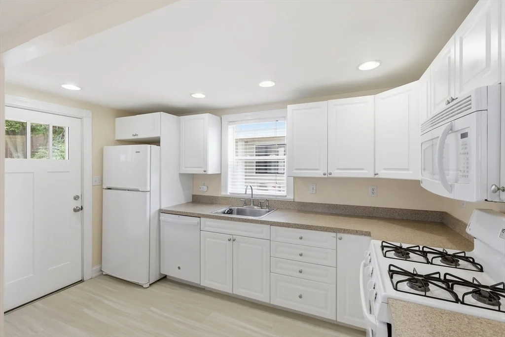 2 bed, 1 bath apartment for rent at 98 Grove St, Melrose — photo 15 of 30