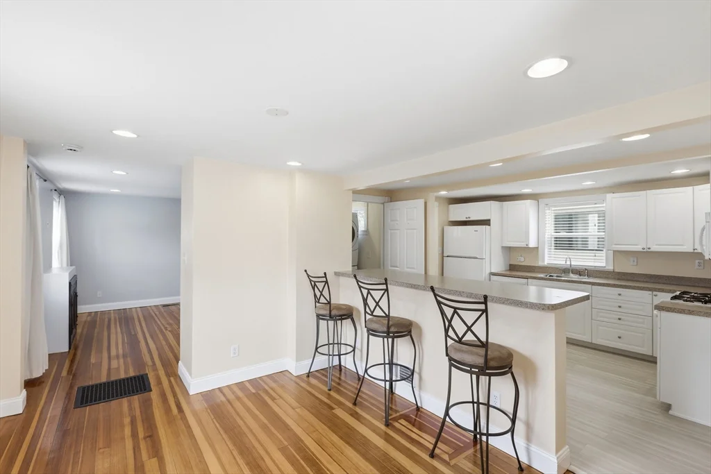 2 bed, 1 bath apartment for rent at 98 Grove St, Melrose — photo 8 of 30