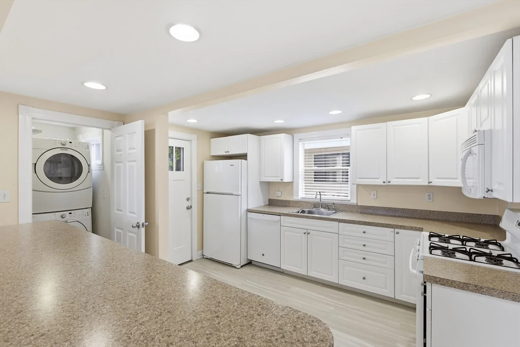 2 bed, 1 bath apartment for rent at 98 Grove St, Melrose — photo 10 of 30