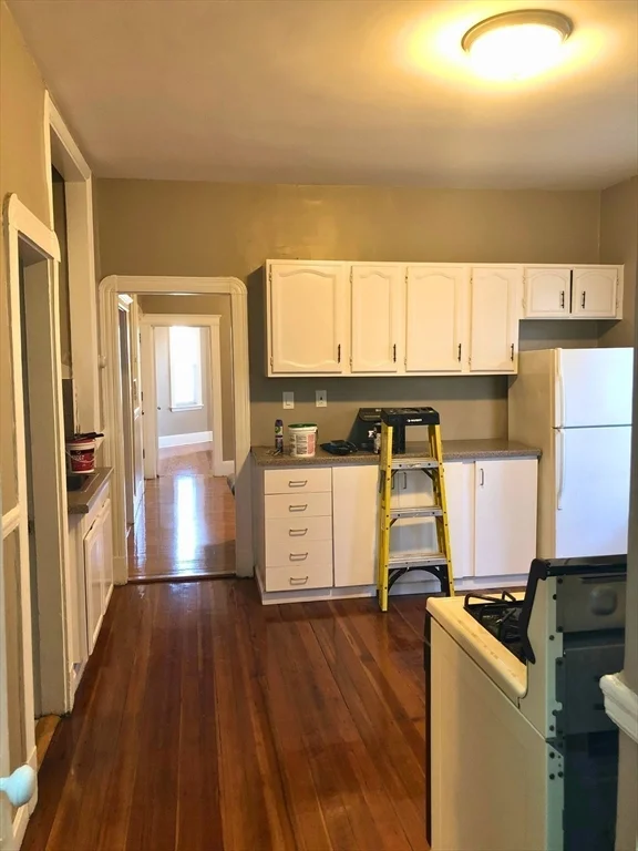 3 bed, 1 bath apartment for rent at 98 Irving Unit 2, Everett — photo 3 of 12