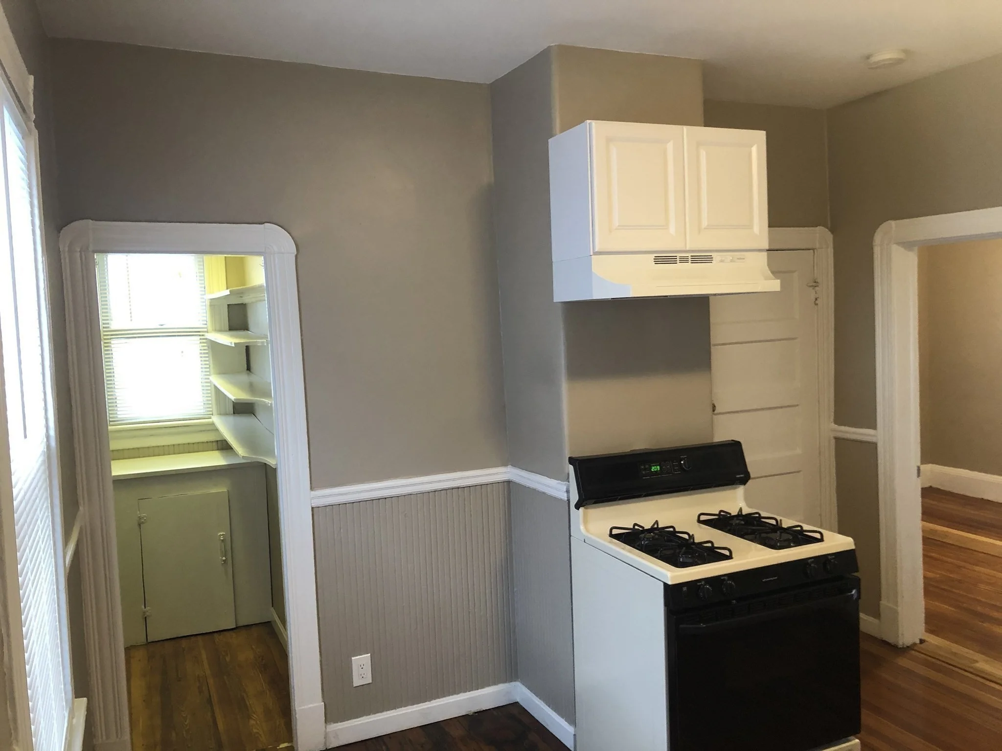 3 bed, 1 bath apartment for rent at 98 Irving Unit 2, Everett — photo 3 of 12