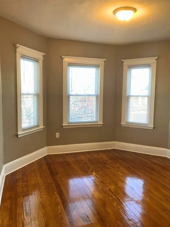 3 bed, 1 bath apartment for rent at 98 Irving Unit 2, Everett — photo 2 of 12