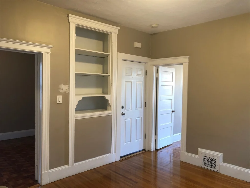 3 bed, 1 bath apartment for rent at 98 Irving Unit 2, Everett — photo 7 of 12