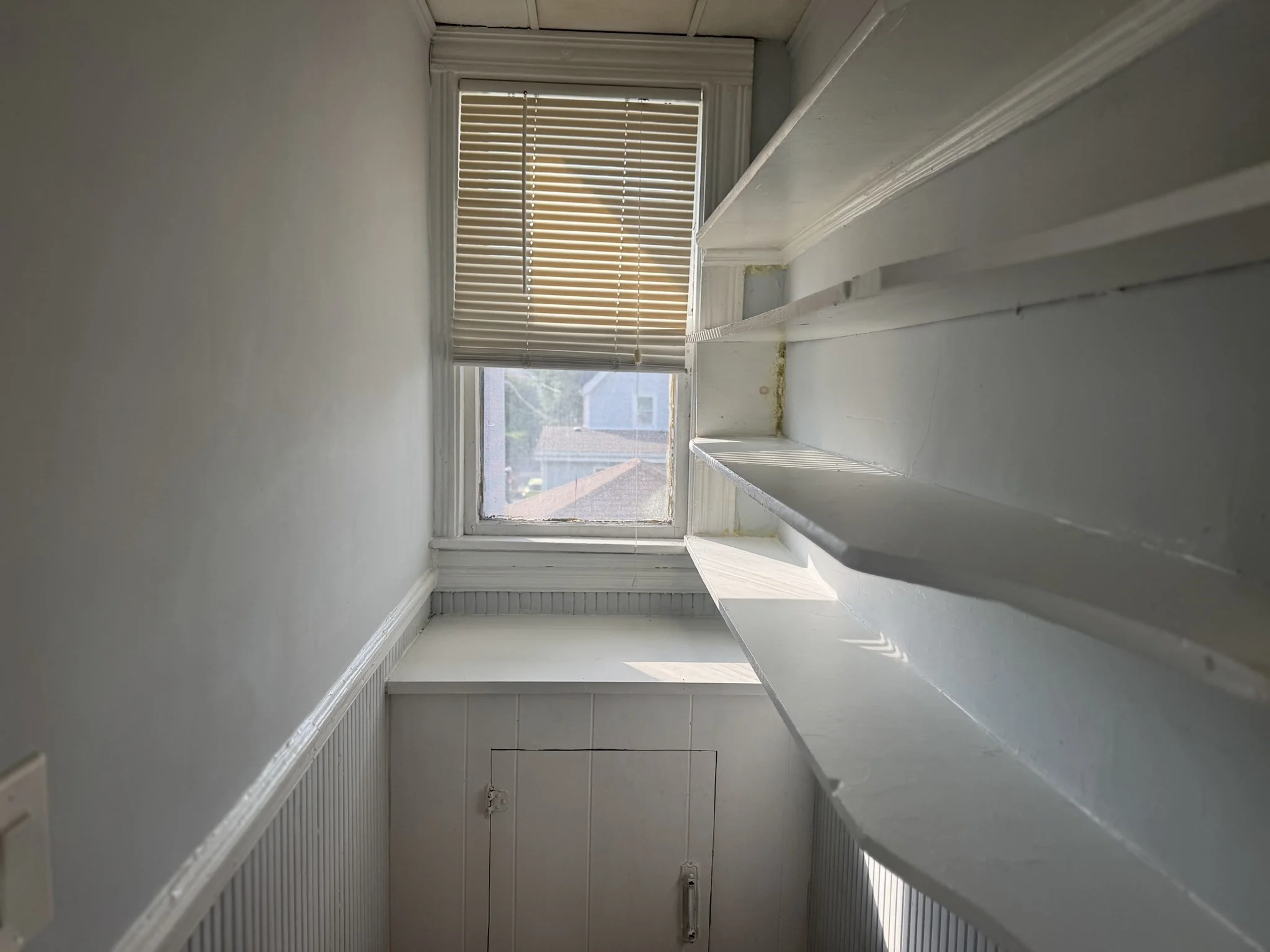 3 bed, 1 bath apartment for rent at 98 Irving Unit 2, Everett — photo 4 of 12