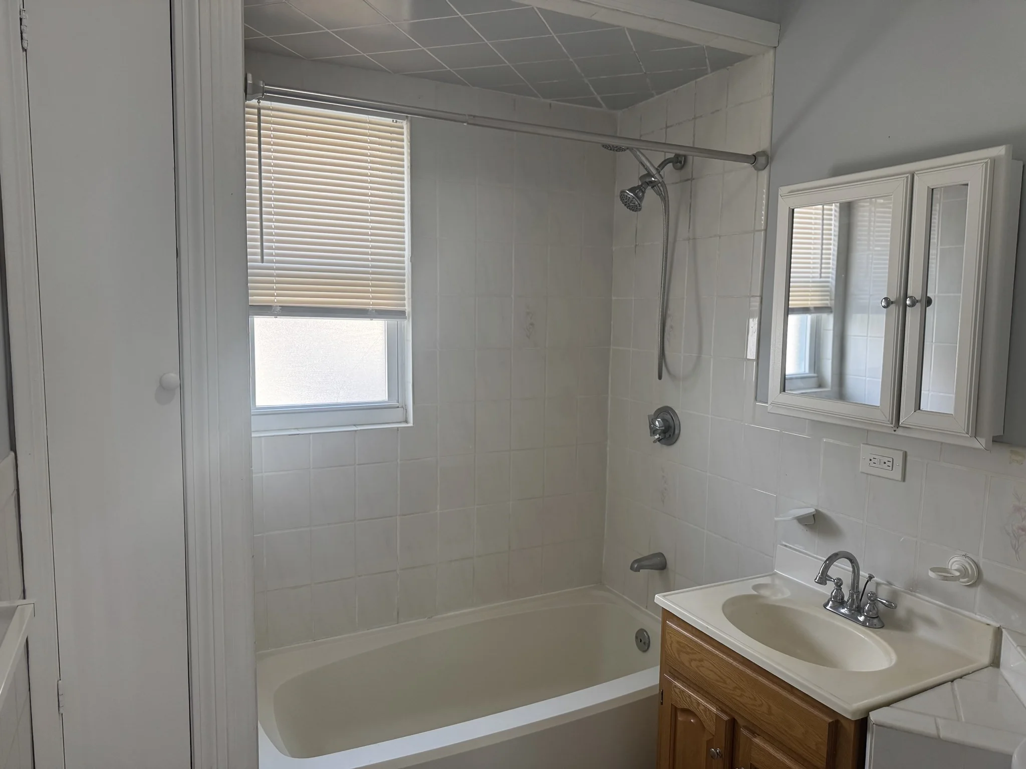 3 bed, 1 bath apartment for rent at 98 Irving Unit 2, Everett — photo 12 of 12