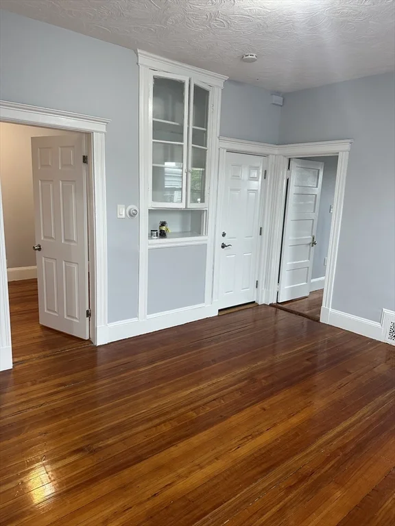 3 bed, 1 bath apartment for rent at 98 Irving Unit 3, Everett — photo 1 of 35