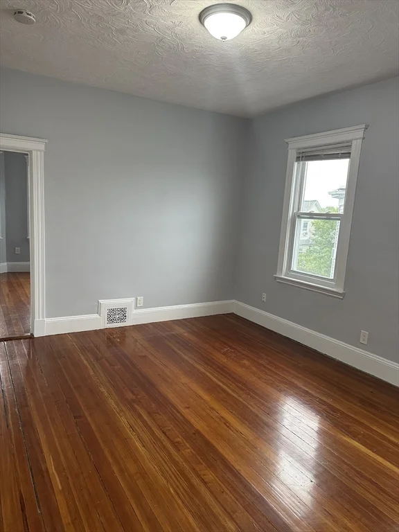 3 bed, 1 bath apartment for rent at 98 Irving Unit 3, Everett — photo 17 of 35