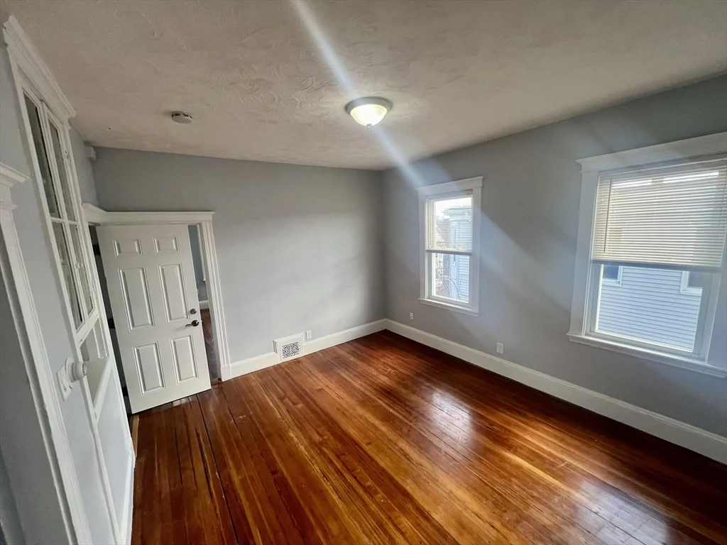 3 bed, 1 bath apartment for rent at 98 Irving Unit 3, Everett — photo 32 of 35