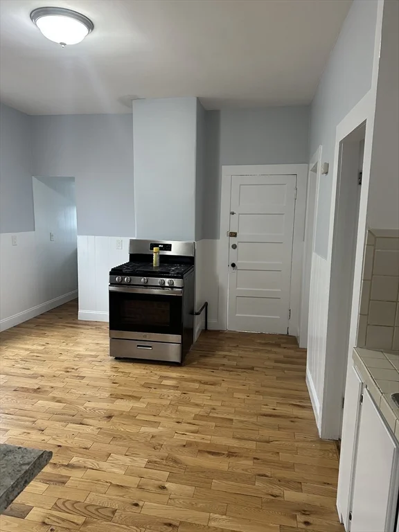 3 bed, 1 bath apartment for rent at 98 Irving Unit 3, Everett — photo 6 of 35