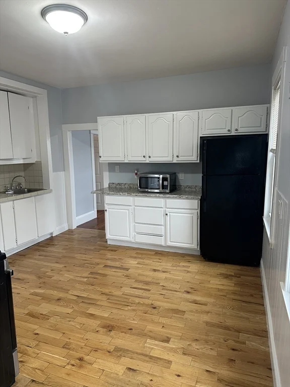 3 bed, 1 bath apartment for rent at 98 Irving Unit 3, Everett — photo 2 of 35
