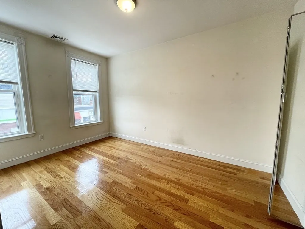 5 bed, 2 bath apartment for rent at 98 L Unit Street, South Boston — photo 14 of 19