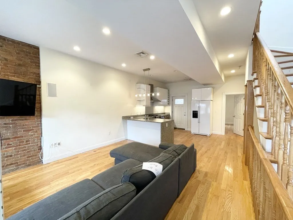 5 bed, 2 bath apartment for rent at 98 L Unit Street, South Boston — photo 8 of 19