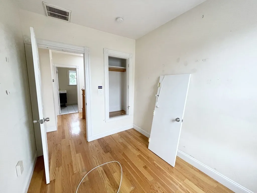 5 bed, 2 bath apartment for rent at 98 L Unit Street, South Boston — photo 12 of 19