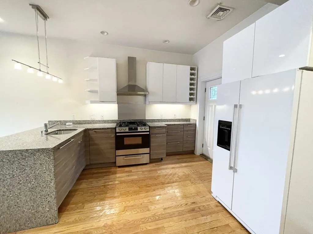 5 bed, 2 bath apartment for rent at 98 L Unit Street, South Boston — photo 1 of 19