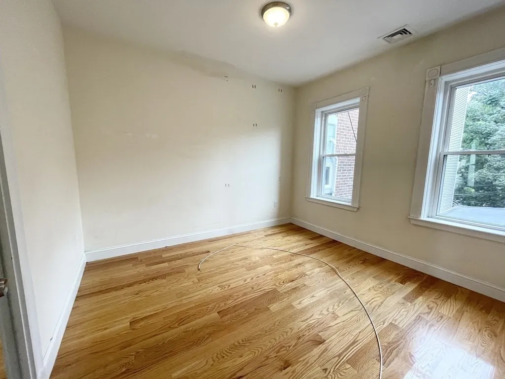 5 bed, 2 bath apartment for rent at 98 L Unit Street, South Boston — photo 10 of 19