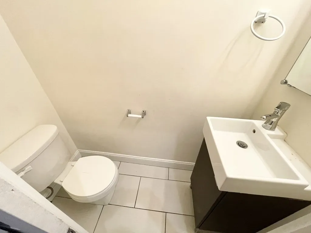 5 bed, 2 bath apartment for rent at 98 L Unit Street, South Boston — photo 15 of 19