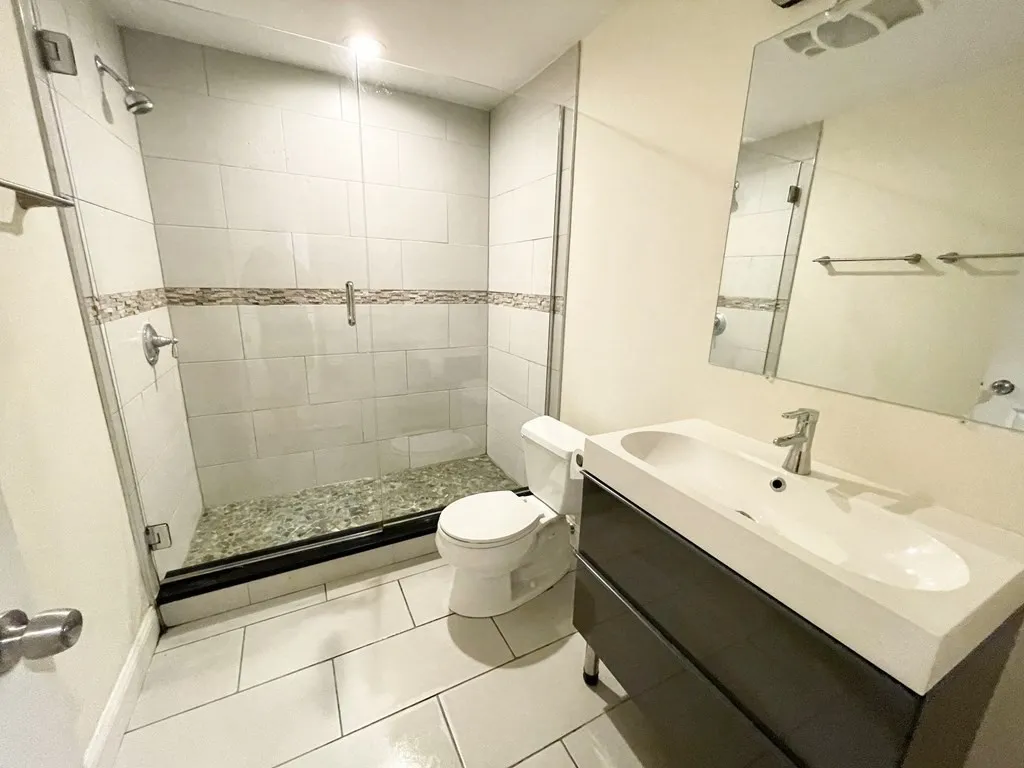 5 bed, 2 bath apartment for rent at 98 L Unit Street, South Boston — photo 17 of 19